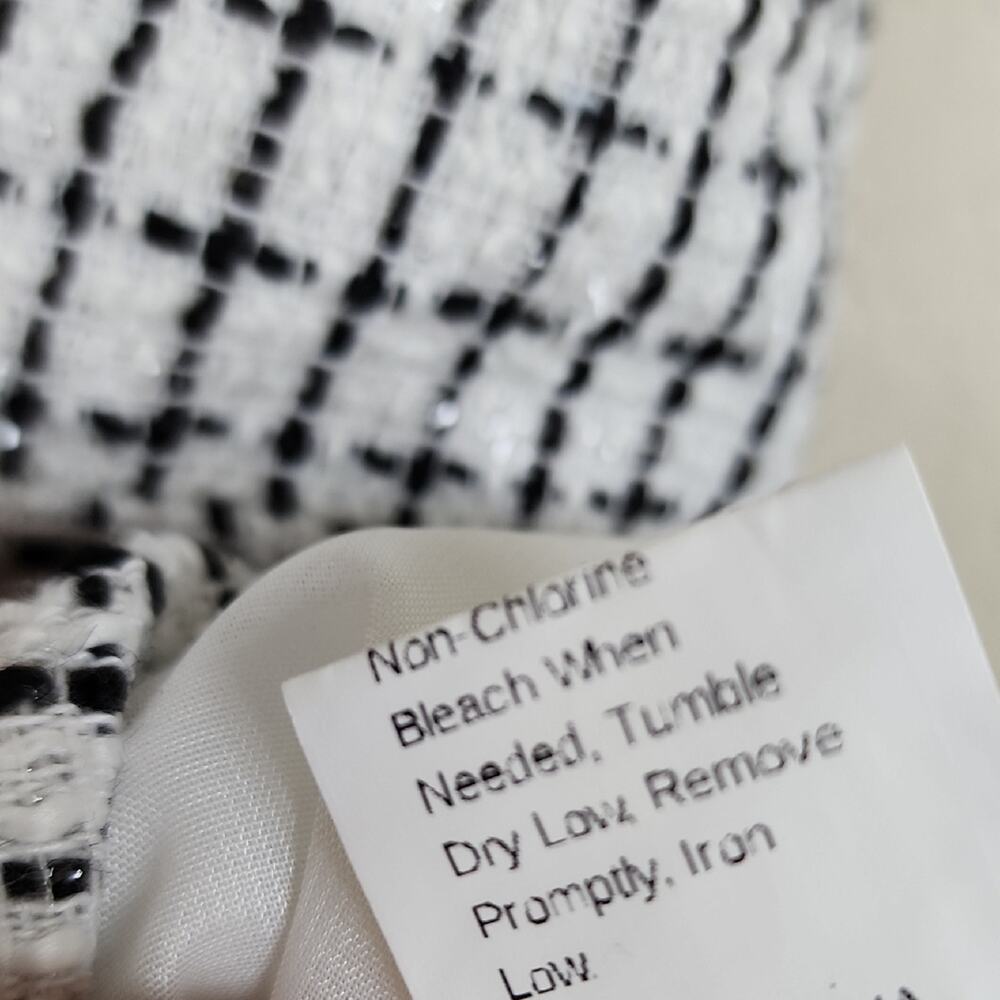 Elegant White and Black XS Sparkling Tweed Dress - Picture 5 of 17